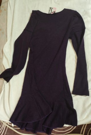 Vestido morado con adornos