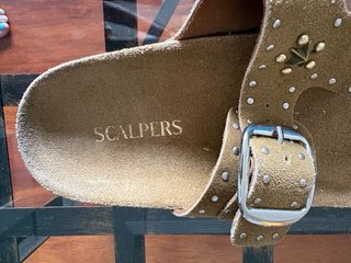Sandalias Scalpers Piel Tachuelas Estrellas