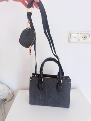 Bolso Guess Negro y Blanco calidad go5 logo bordad