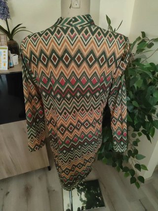 Vestido elegante con estampado zig-zag