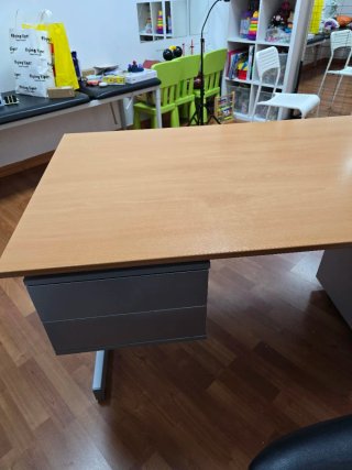 Mesa de despacho madera y metal