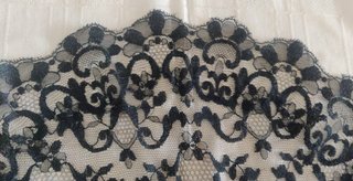 Mantilla encaje antigua triangular 112x55
