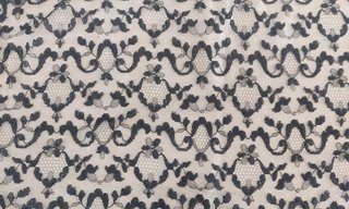 Mantilla encaje antigua triangular 112x55