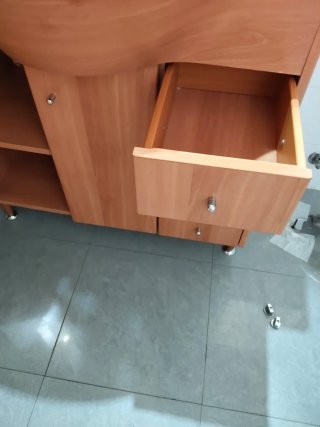 Mueble de baño con lavabo y espejo