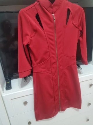 Vestito rosso con dettaglio ragno