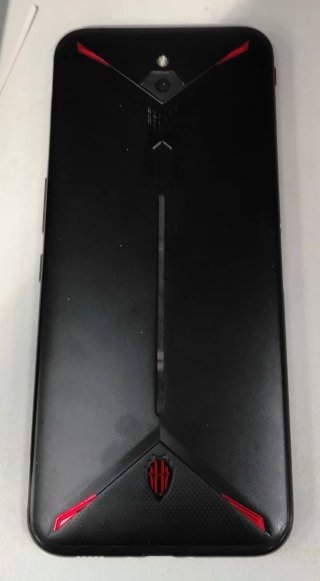 Móvil Negro y Rojo