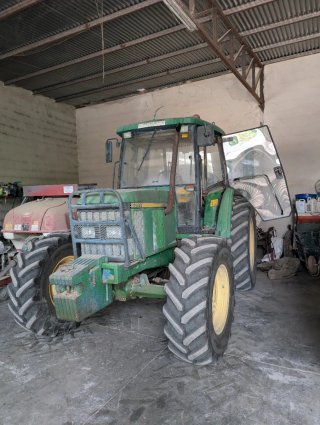Tractor John Deere 6205