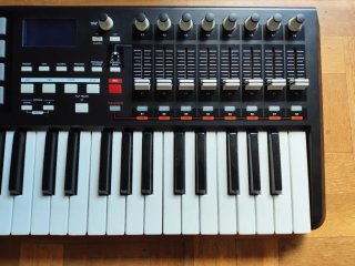 Akai MPK49 Teclado Controlador MIDI
