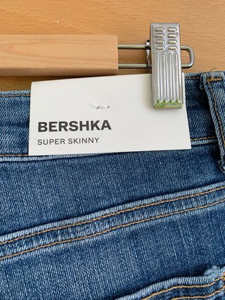Pantalón Bershka Super Skinny Roto Talla 40