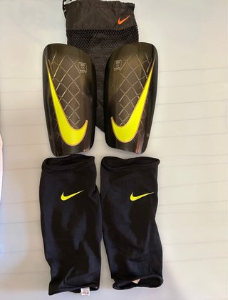 Botas y Calcetines Adidas y Espinilleras Nike