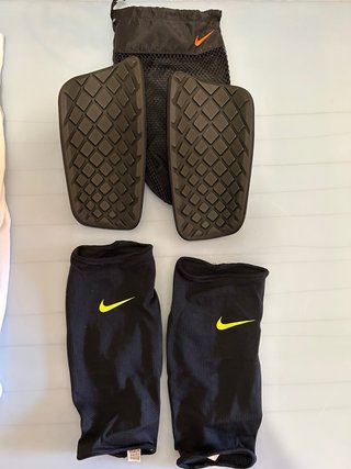 Botas y Calcetines Adidas y Espinilleras Nike