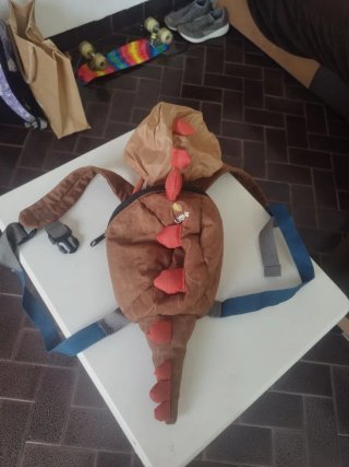 Mochila infantil dinosaurio con capucha