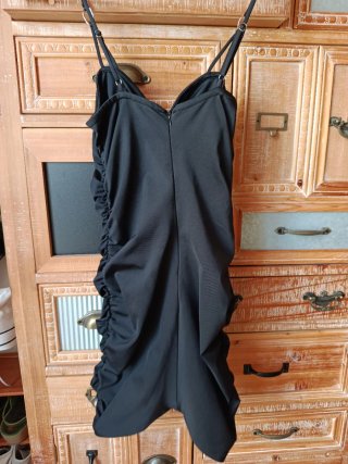 Vestido negro tirantes drapeado
