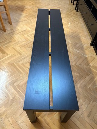 Banco de madera negro