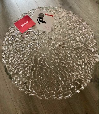 Mesa auxiliar T-Table Kartell transparente
