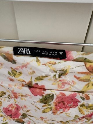 Falda Zara flores volantes