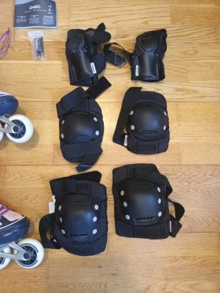 COMO NUEVOS   38-41 PATINES (con 6 protecciones)