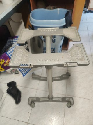 Mesita Gazelle para máquina de escribir