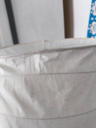 Lámpara de pie de papel cilíndrica