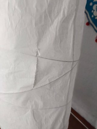Lámpara de pie de papel cilíndrica