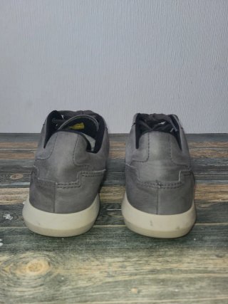 Zapatillas Caterpillar grises