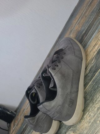 Zapatillas Caterpillar grises