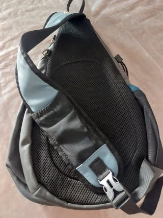 Mochila Cruzada Nicole Lee Negra y Rosa