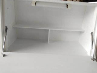Escritorio antiguo de madera blanco