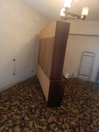 Armario de madera y cristal con espejo gratis