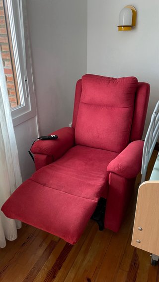 Sillón elevador reclinable rojo