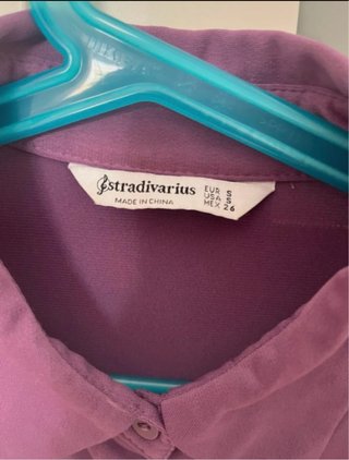 Camisa morada de manga larga