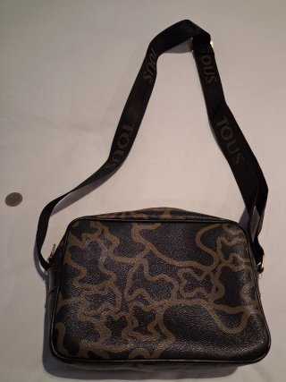 Bolso Tous Negro y marron anagrama