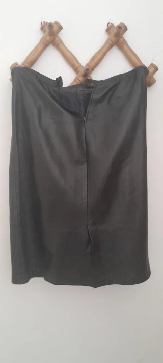 Traje Chaqueta y Falda Piel Negro