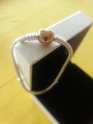 Pulsera serpiente semirrígida con charm corazón