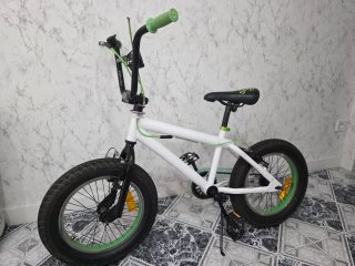 Bicicleta BMX Blanca y Verde