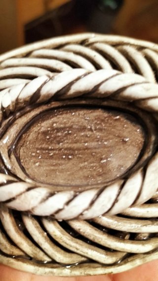 Cestino con ciliegie decorative
