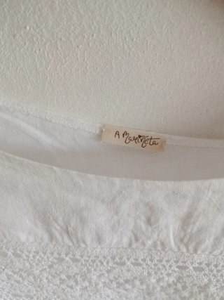 Blusa blanca bordada