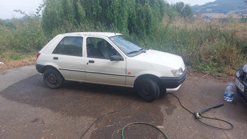Ford Fiesta 1995 - foto 1
