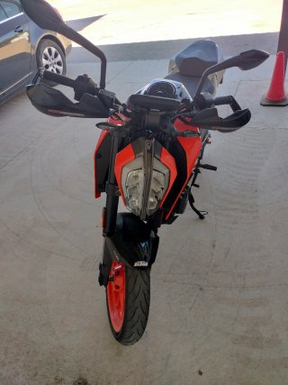 KTM Duke 390 Naranja y Negra