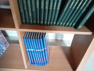Estantería de madera modular