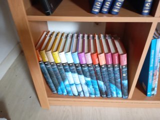 Estantería de madera modular