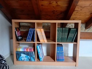 Estantería de madera modular