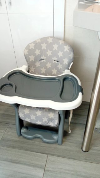 Trona bajita de plástico duro con asiento
