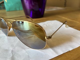 Gafas de sol Ray-Ban polarizadas doradas