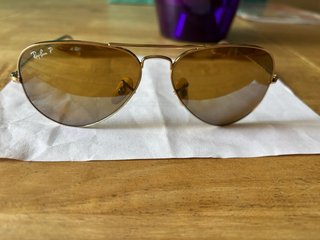 Gafas de sol Ray-Ban polarizadas doradas
