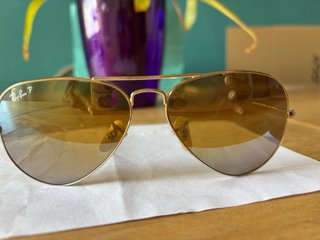 Gafas de sol Ray-Ban polarizadas doradas