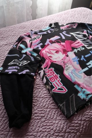 Suéter Hatsune Miku Bershka Talla S