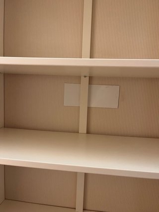 Estantería blanca Ikea con cajón