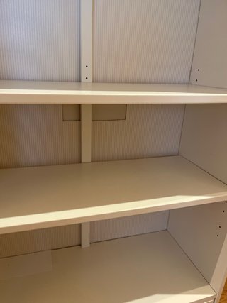 Estantería blanca Ikea con cajón