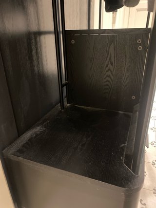 Mueble de entrada negro y dorado